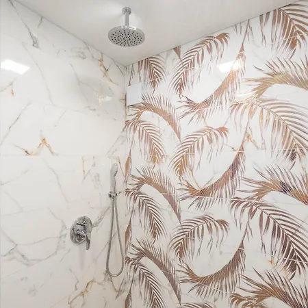 Dany's * ヴァルナ